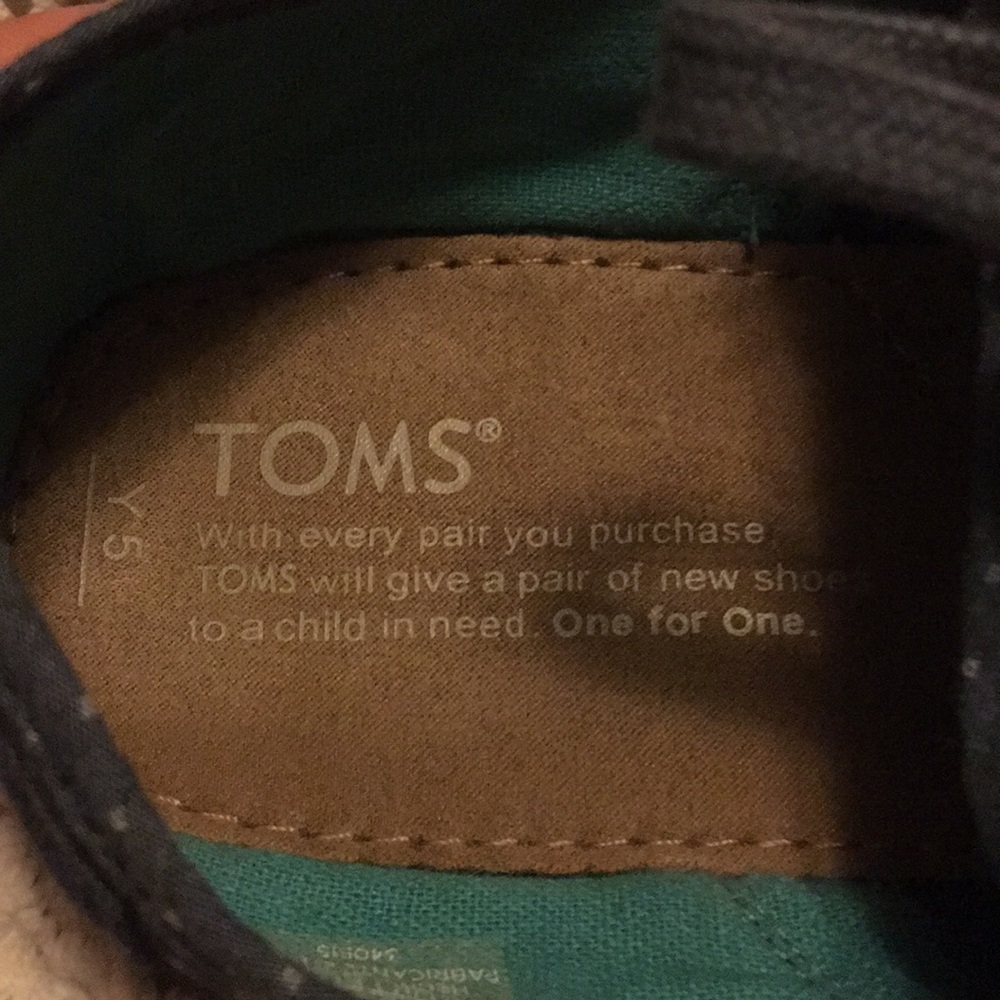 Toms - Picture 3 of 4
